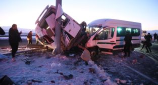 Kars’ta Minibüs Kazası: 27 Yaralı