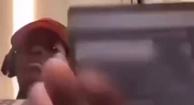 Kasiyer, Müşterinin Kredi Kartı Bilgilerini FaceTime Üzerinden Paylaşırken Yakalandı