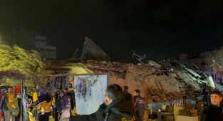 Konya'da 4 katlı bina çöktü