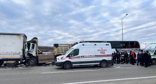 Konya'da zircirleme kazada 3 kişi öldü, 33 kişi yaralandı