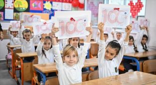 Öğrenciler cuma günü karne alıp yarıyıl tatiline başlayacak