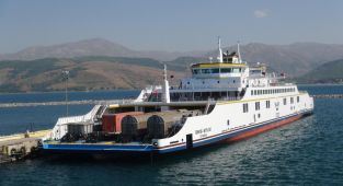 Türkiye'nin en büyük feribotları Van Gölü'nde ticareti canlandırdı