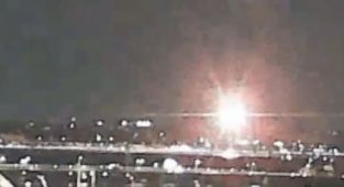 Uçak ile helikopter havada çarpıştı