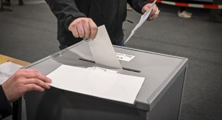 Almanya'daki genel seçimde sandık çıkış anketine göre CDU/CSU yüzde 29 oyla birinci