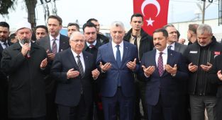Bakanlar Güler, Bayraktar ve Bolat'tan deprem mezarlığına ziyaret
