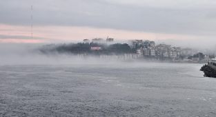 Çanakkale Boğazı sis nedeniyle transit gemi geçişlerine kapatıldı