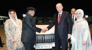 Cumhurbaşkanı Erdoğan'dan Pakistan Cumhurbaşkanı Zerdari'ye Togg hediyesi