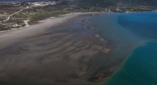 Didim ve Çeşme'de deniz yaklaşık 300 metre çekildi
