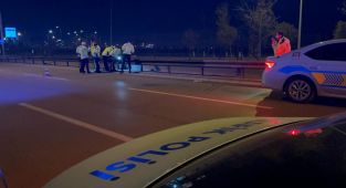 Direksiyon hakimiyetini kaybetti: Motosiklet sürücüsü ağır yaralandı