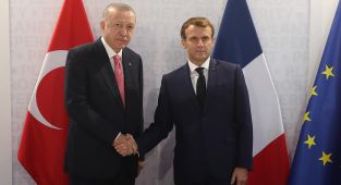 Erdoğan Macron ile görüştü