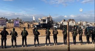 Hamas 4'üncüsü gerçekleştirilen esir takasında gövde gösterisi yaptı