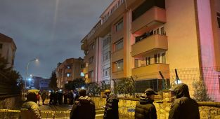 İstanbul'da duvarlarında çatlaklar oluşan 4 katlı bina boşaltıldı