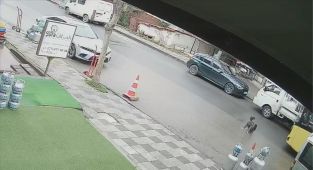 İstanbul'da sahipsiz köpekten kaçan çocuğa İETT otobüsü çarptı