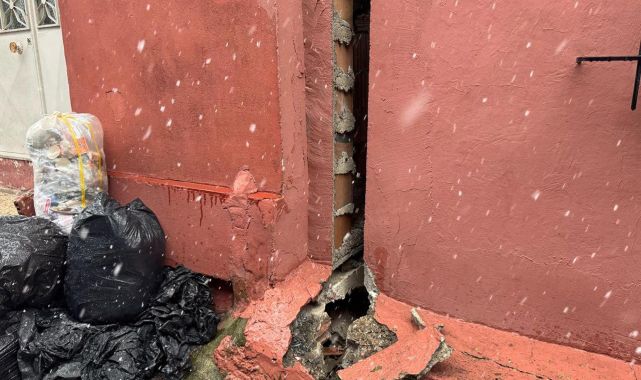 İstanbul'da toprak kayması çatlağa sebep oldu: 3 bina boşaltıldı