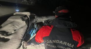 Kocaeli'de ormanlık alanda mahsur kalan 2 kişi kurtarıldı