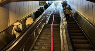 Metrobüs alt geçidini su bastı