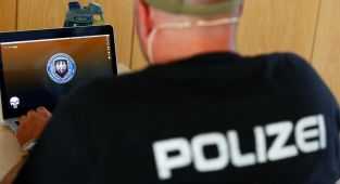 Almanya'da 15 polis hakkında ırkçı sohbet suçlamasıyla soruşturma başlatıldı