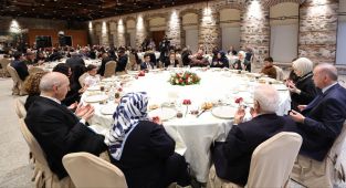 Cuımhurbaşkanı Erdoğan: İlk iftarımızı yine şehit yakınlarımızla birlikte yaptık