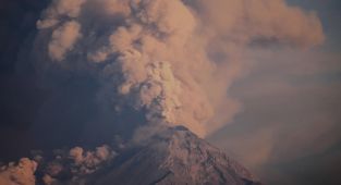 Fuego Yanardağı patladı