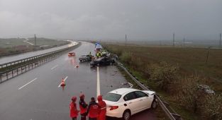 İstanbul İzmir Otoyolu'nda zincirleme kaza: 2 ölü, 4 yaralı