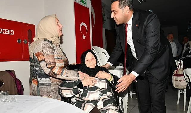İzmir Çiğli'de Başkan Yıldız'a anlamlı hediye