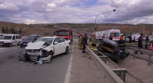Kırıkkale'de iki otomobilin çarpıştığı kazada 1 kişi öldü, 6 kişi yaralandı