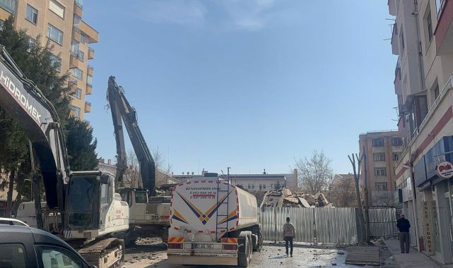 Konya'da 6 katlı bina çöktü