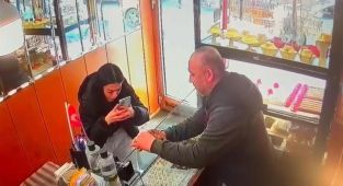Kuyumcudan 250 bin lira değerinde altın taç çaldı