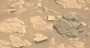 Mars'ta keşfedilen esrarengiz kaya bilim insanlarını şaşırttı