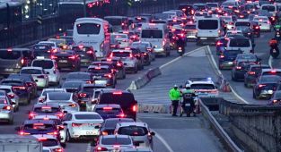 Motorlu kara taşıtları 2023'te 348,1 milyar kilometre yol yaptı