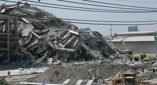 Myanmar merkezli 7,7 ve 6,4 büyüklüğünde iki deprem