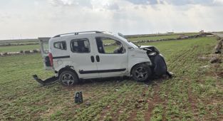 Şanlıurfa'da devrilen hafif ticari araçta 1 kişi öldü, 2 kişi yaralandı