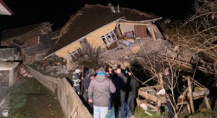 Sinop'ta heyelan: Mahsur kalan 4 kişi yaralı kurtarıldı
