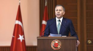 Sürücülere aşırı hız uyarısı