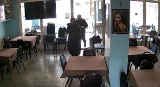Tokat'ta kahve içtikleri dükkana helallik notu ve 100 lira bıraktılar