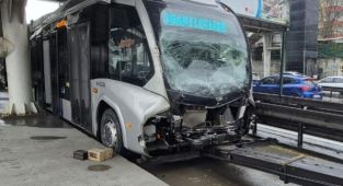 Avcılar'da metrobüs kazası
