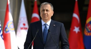 Bakan Ali Yerlikaya'dan Özgür Özel'e 'bant' tepkisi