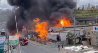 Başakşehir'de kimyasal madde deposunda yangın