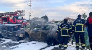 Burdur'da iki otomobilin çarpıştığı kazada 1 kişi öldü, 4 kişi yaralandı