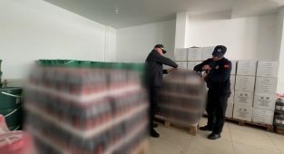 Çorum'da son kullanma tarihi geçmiş 4 bin 200 şişe şalgam imha edildi