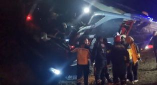 Çorum'da tur otobüsü kaza yaptı: 23 yaralı
