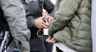 İşgalci İsrail ordusu Batı Şeria'da en az 15 Filistinliyi gözaltına aldı