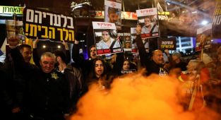 İsrailli esirlerin aileleri, katil Netanyahuya Hamas'la kapsamlı anlaşma çağrısını tekrarladı