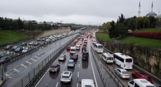 İstanbulda tatil bitti, trafik yoğunluğu yüzde 78 oldu