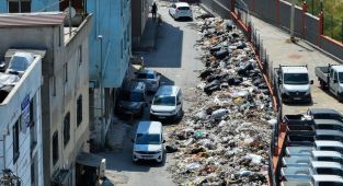 İzmir'de Ayakkabıcılar Sitesi'nde çöp dağları oluştu