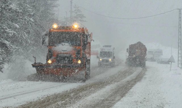 Kar yağışı KarabükBartın kara yolunda ulaşımı aksattı
