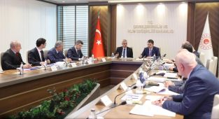 Memişoğlu ve Kurum, istişare toplantısında bir araya geldi