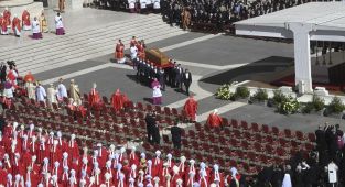 Papa Franciscus için cenaze töreni düzenlendi
