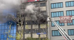 Sultangazi'de ayakkabı imalathanesinde yangın
