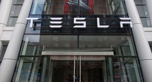 Tesla hisseleri Wall Street'te 'ölüm kesişimi' verdi: Elon Musk ve yatırımcılar için ne anlama geliyor?